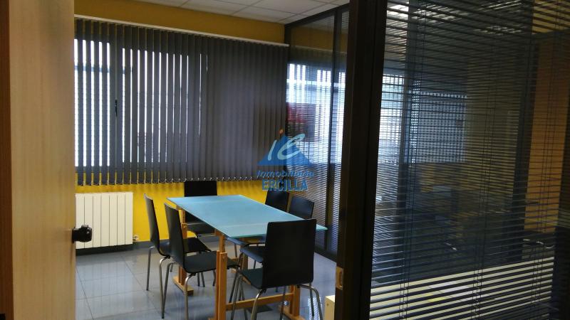 Pabellón en venta con buenas oficinas